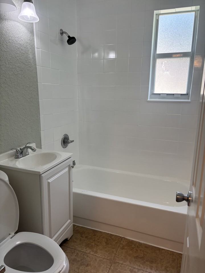 10615 Biscayne Blvd #1 - Photo 6 of 38