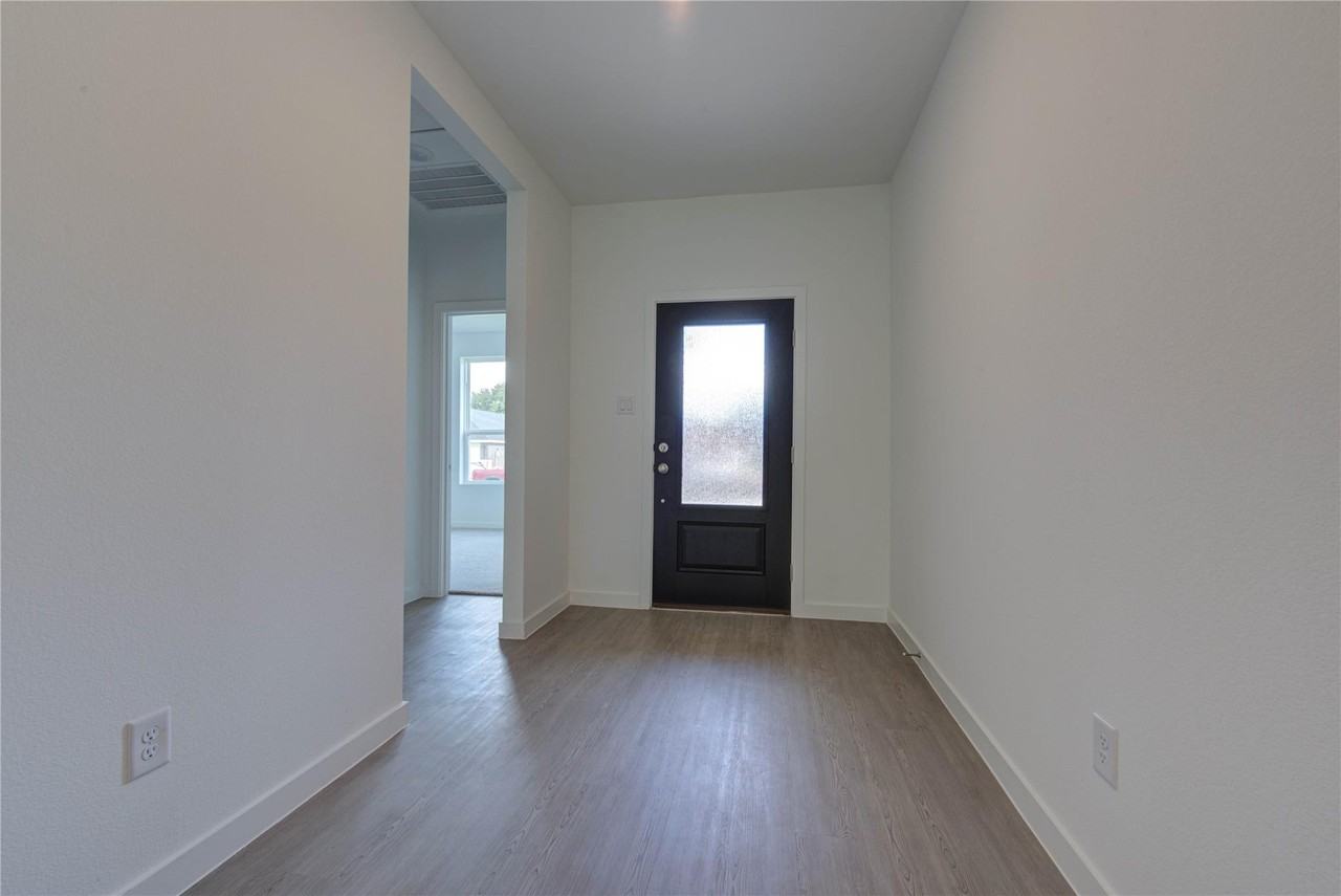 400 Robin St #1 - Photo 4 of 39