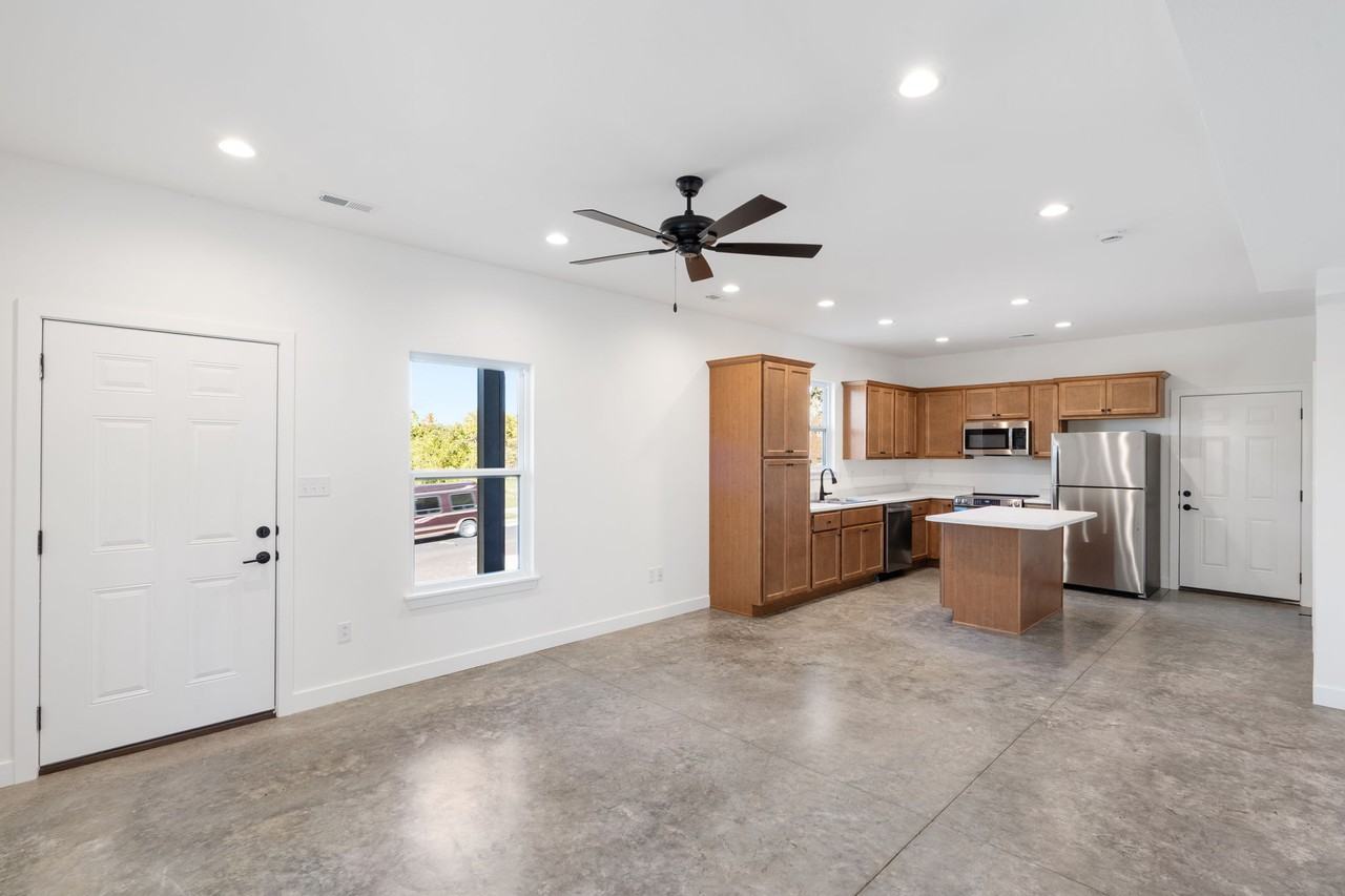 308 E Morgan St #C - Photo 5 of 25