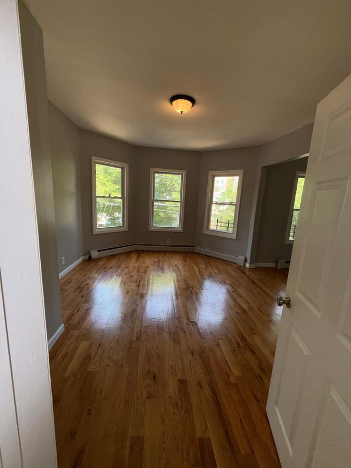 114 S 7th St #2 - Photo 3 of 12