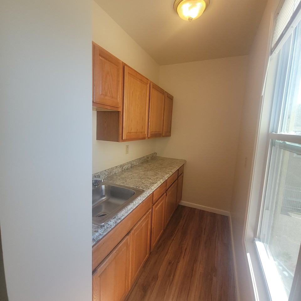 138 Carlisle St 2nd Fl #2 - Photo 2 of 20