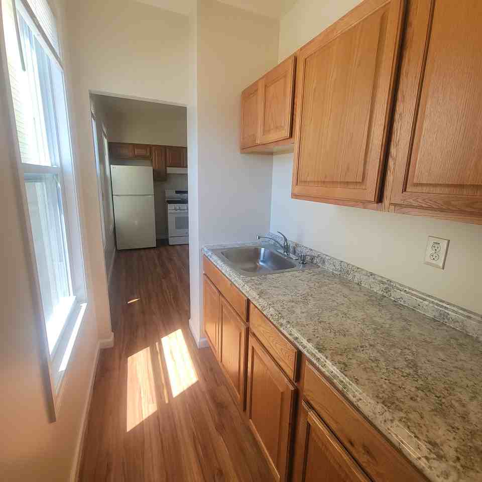 138 Carlisle St 2nd Fl #2 - Photo 3 of 20
