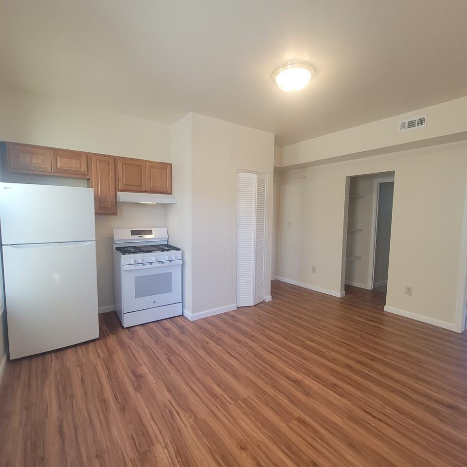 138 Carlisle St 2nd Fl #2 - Photo 5 of 20