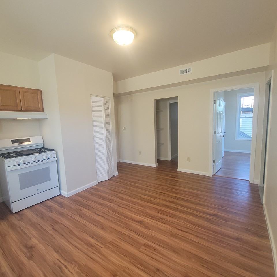 138 Carlisle St 2nd Fl #2 - Photo 6 of 20