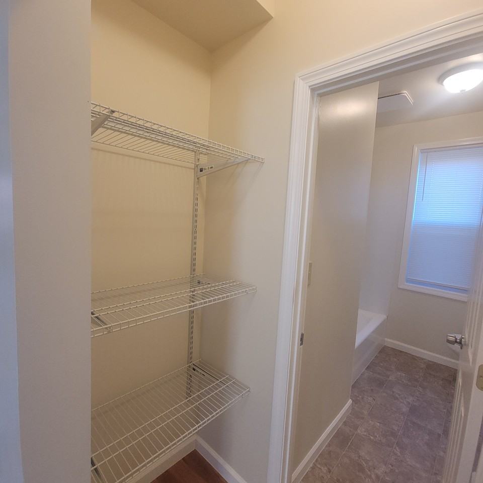 138 Carlisle St 2nd Fl #2 - Photo 7 of 20