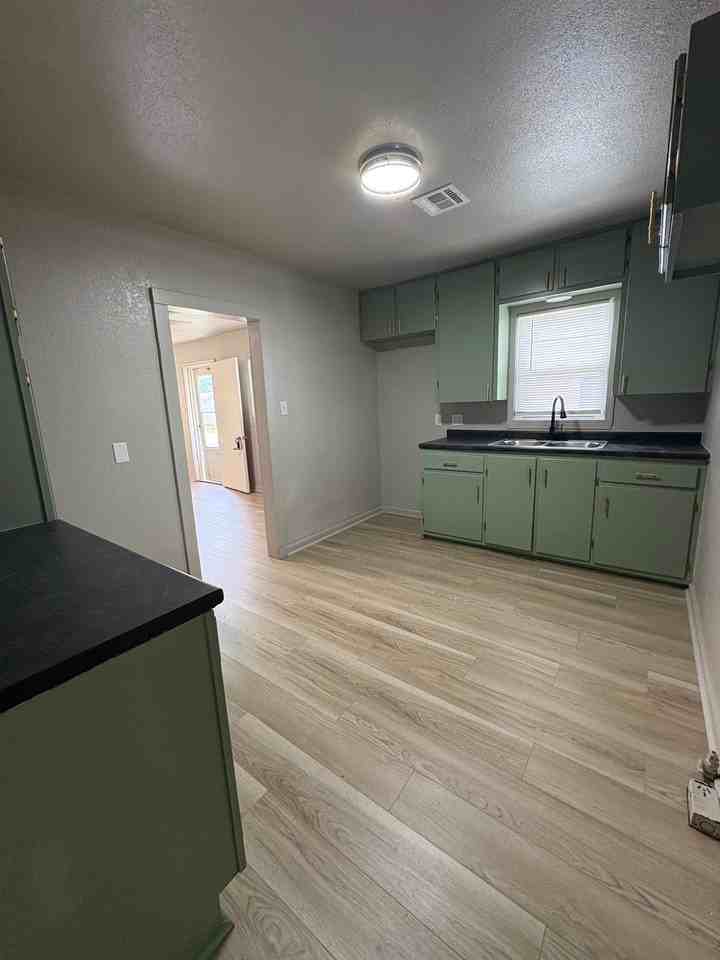 819 N Denver St #1 - Photo 4 of 11
