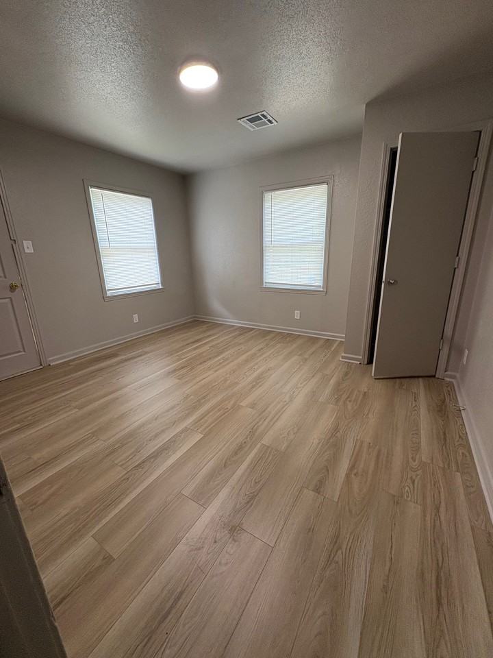 819 N Denver St #1 - Photo 5 of 11