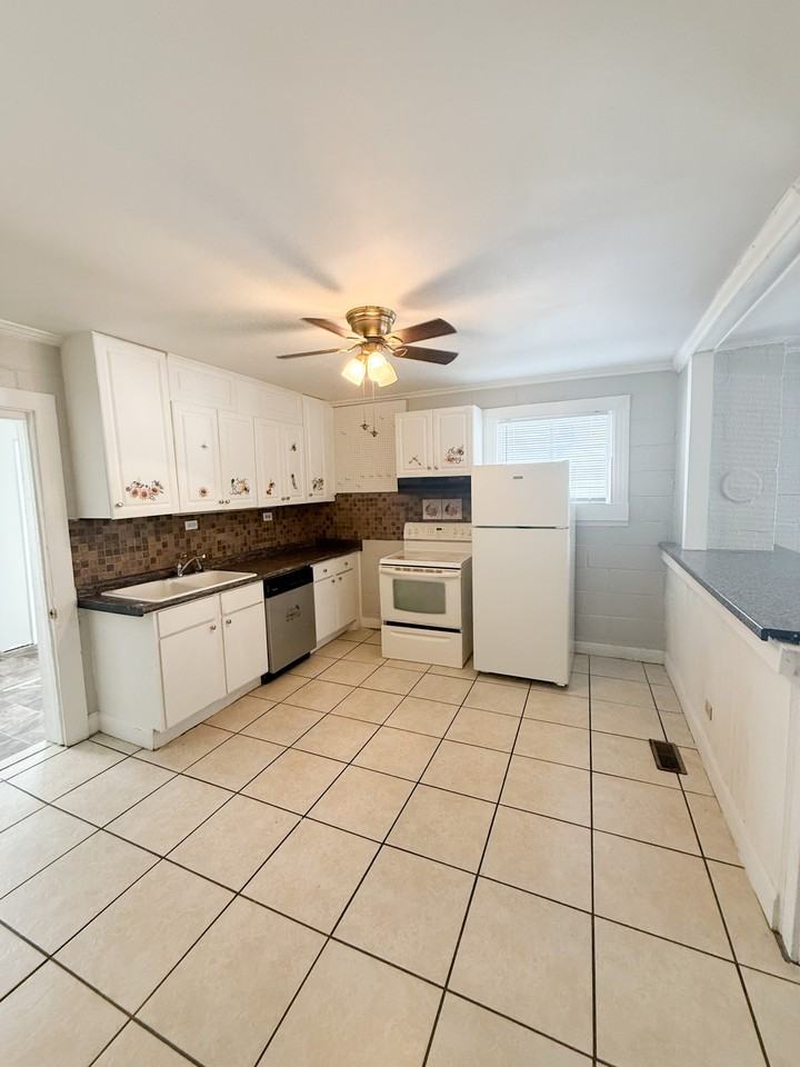 913 Pine St #1 - Photo 4 of 14