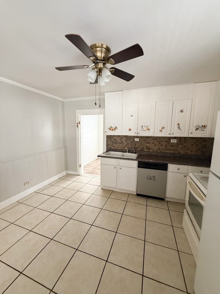 913 Pine St #1 - Photo 5 of 14