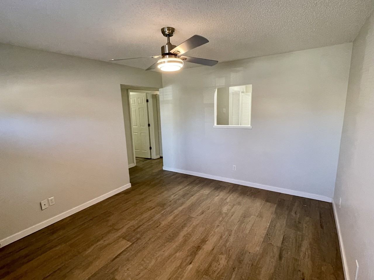 828 E Prairie Hill Dr #B - Photo 2 of 10