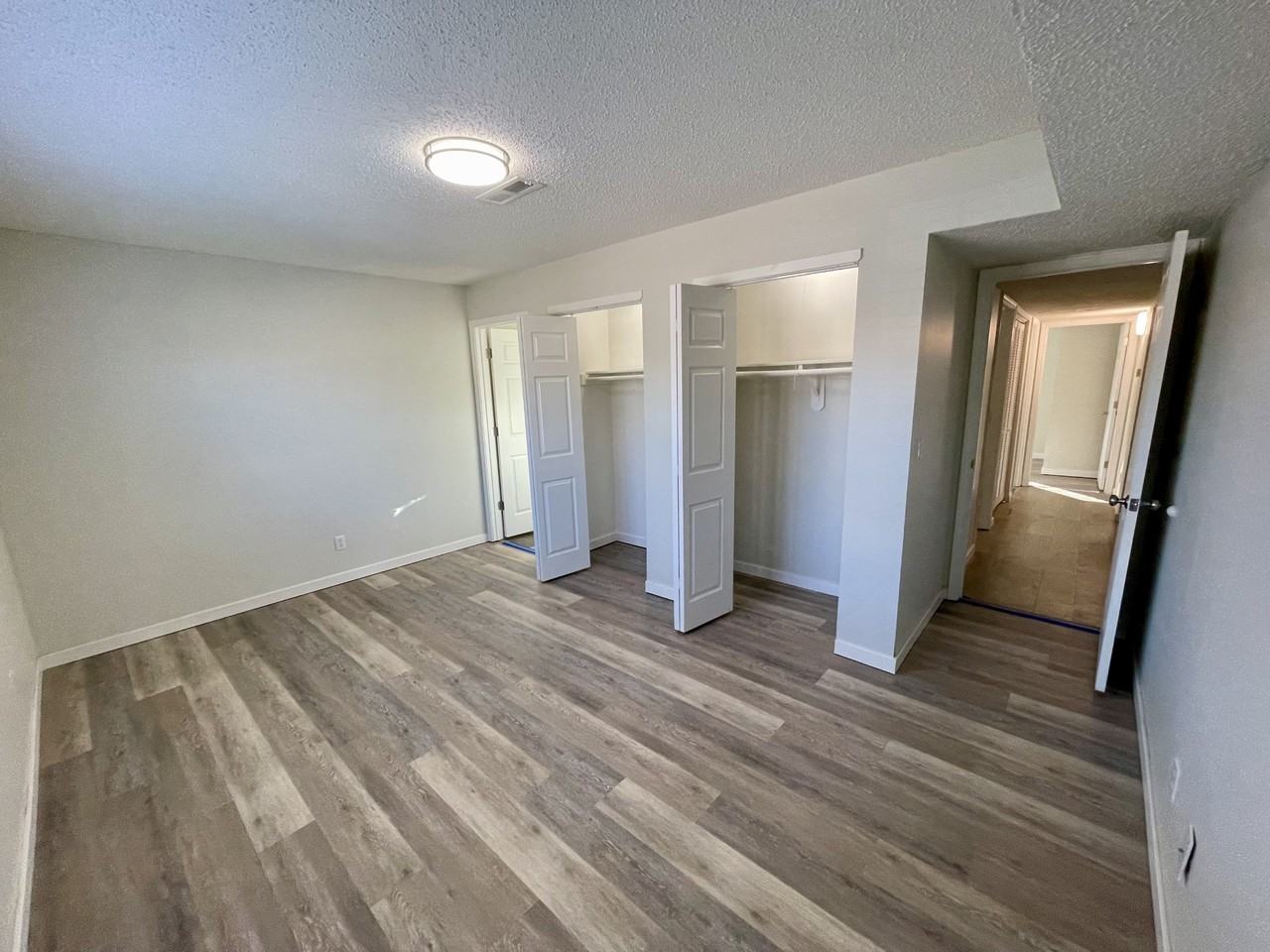 828 E Prairie Hill Dr #B - Photo 4 of 10