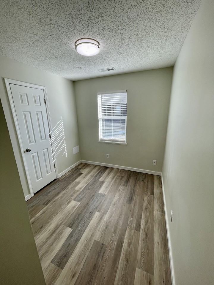 828 E Prairie Hill Dr #B - Photo 5 of 10