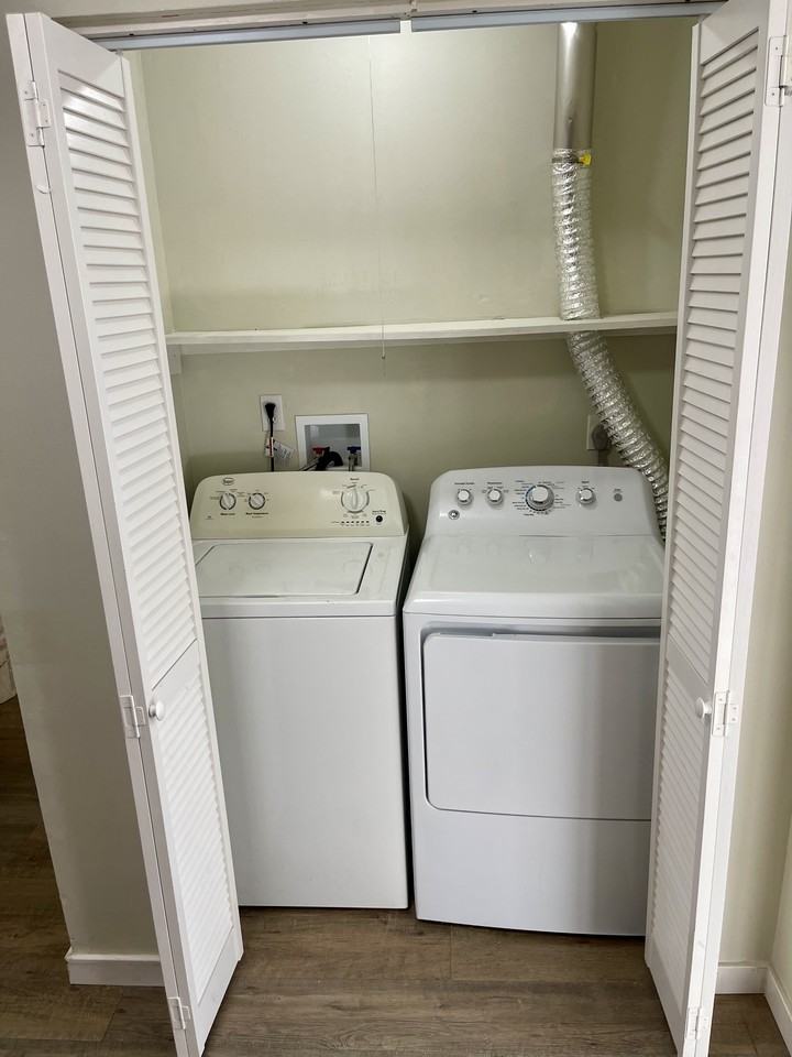 828 E Prairie Hill Dr #B - Photo 7 of 10