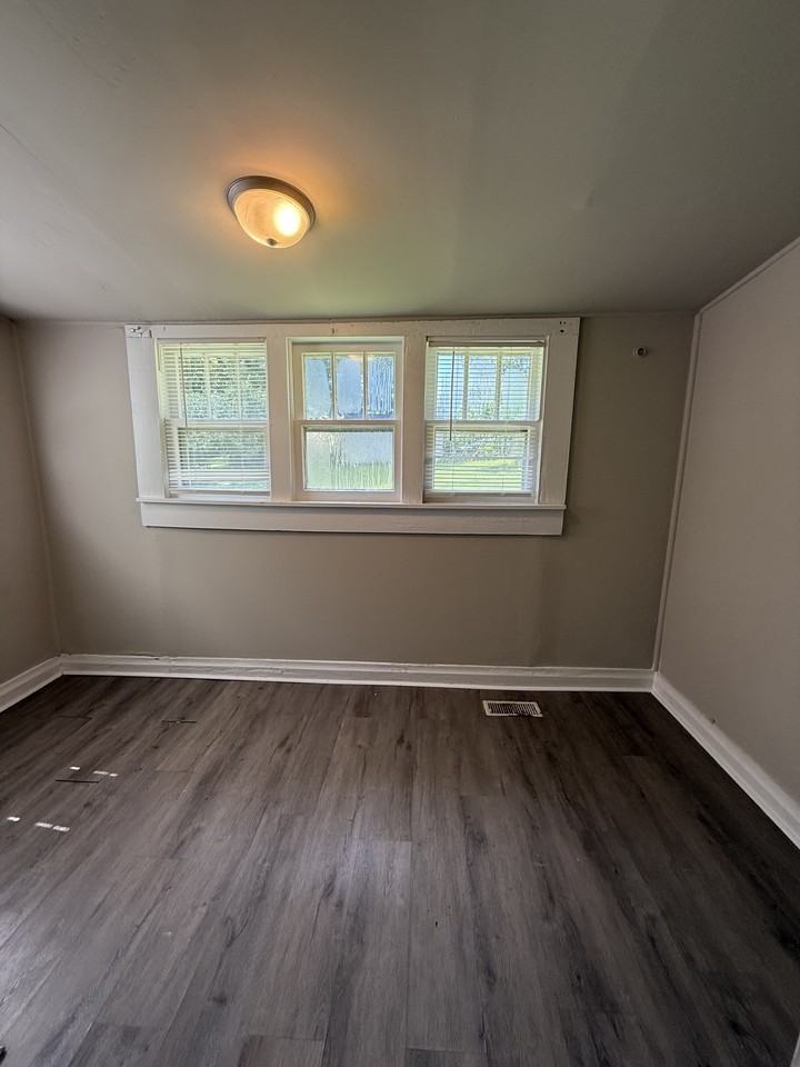 115 2nd St Nw #1 - Photo 6 of 6