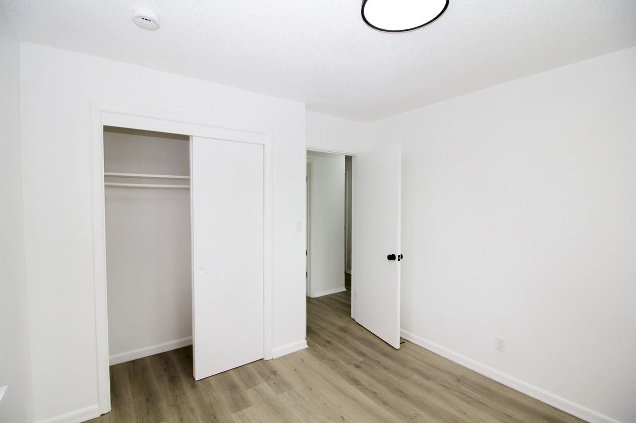 112 Hollywood Blvd #1 - Photo 4 of 17