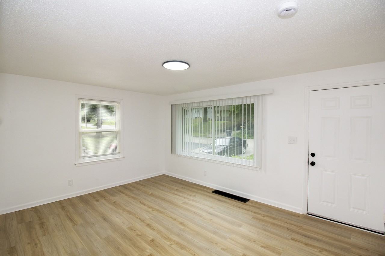 9107 Charlotte St #1 - Photo 4 of 16