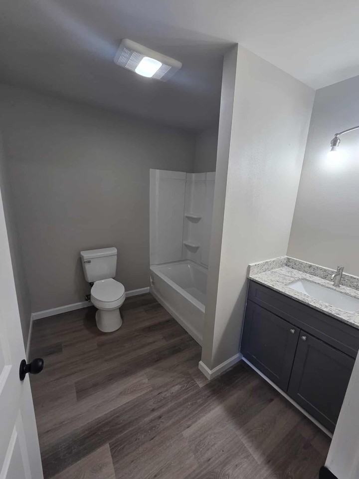 408 Scotsdale St #1 - Photo 6 of 8