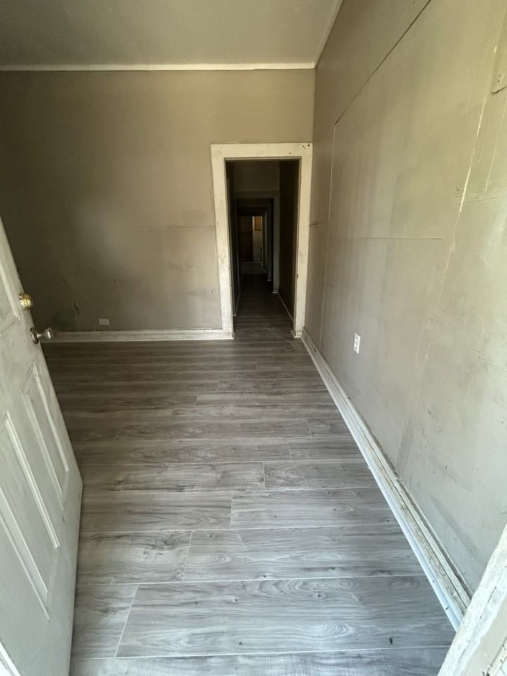 408 Hawthorne St #1 - Photo 2 of 5