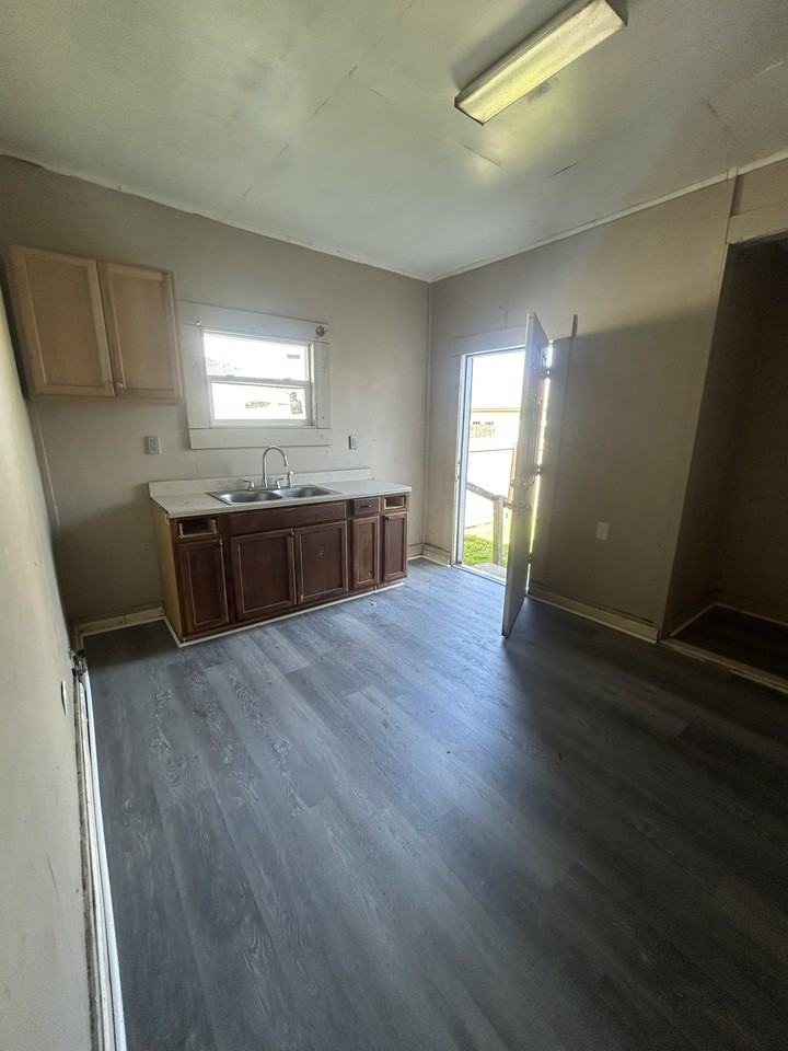 408 Hawthorne St #1 - Photo 4 of 5