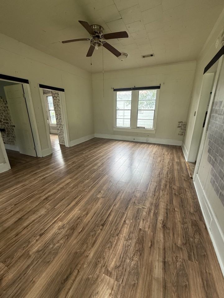 501 W 12th St #1 - Photo 2 of 10