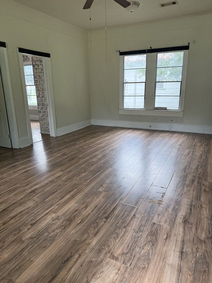 501 W 12th St #1 - Photo 4 of 10