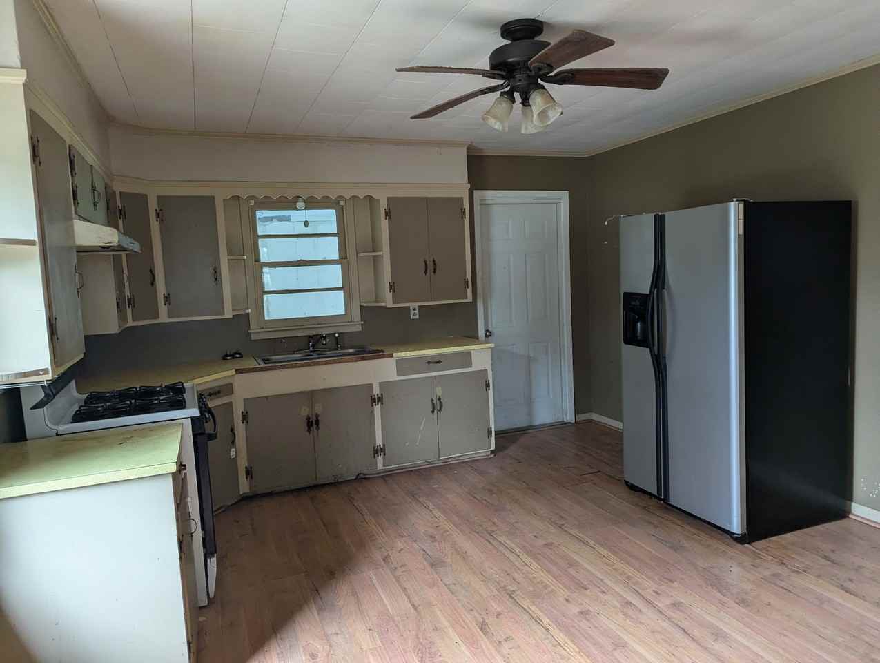 1818 Clover St #1 - Photo 5 of 10