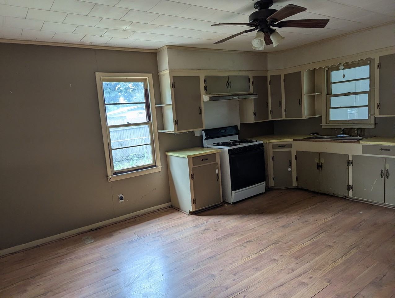 1818 Clover St #1 - Photo 6 of 10