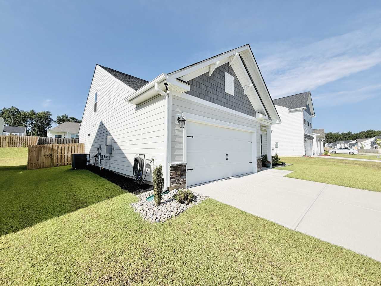 667 Honeydew Dr #1 - Photo 3 of 36