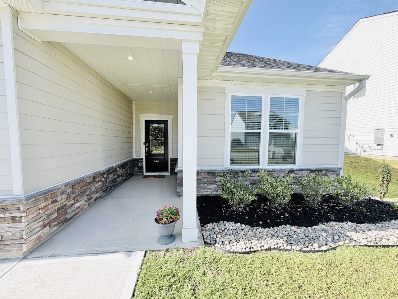 667 Honeydew Dr #1 - Photo 5 of 36