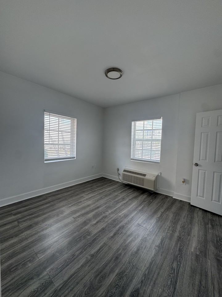 8411 BYRON AVE13 #13 - Photo 3 of 7