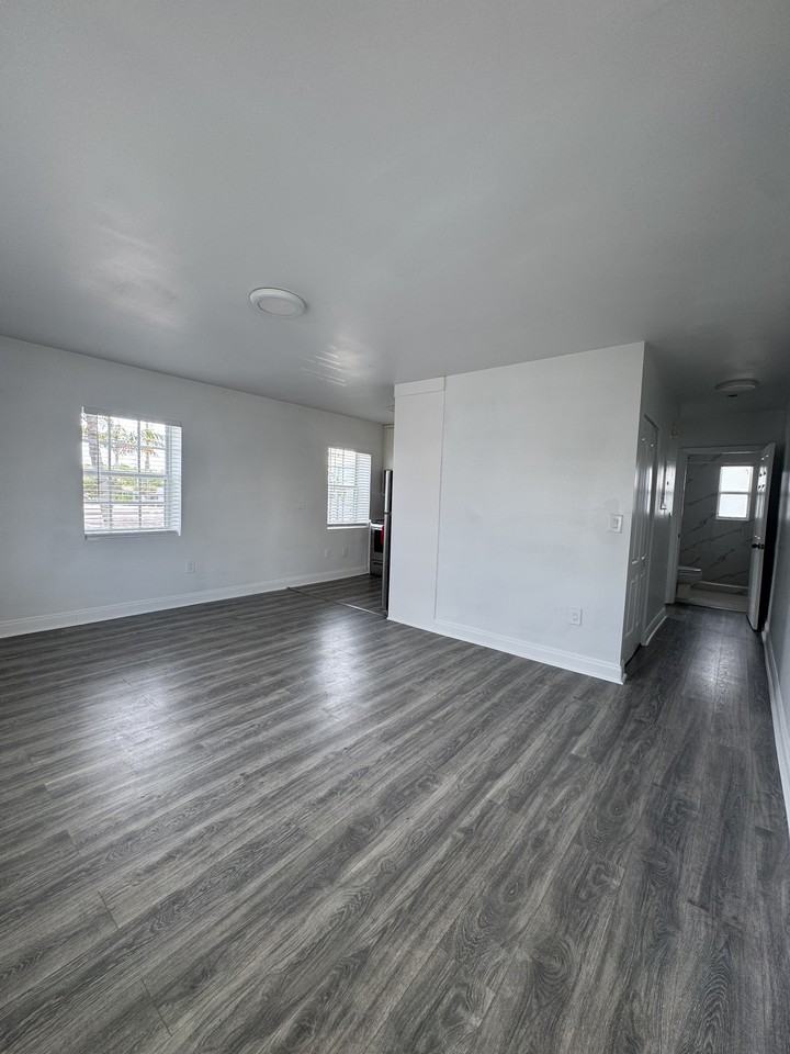 8401 BYRON AVE12 #12 - Photo 3 of 9