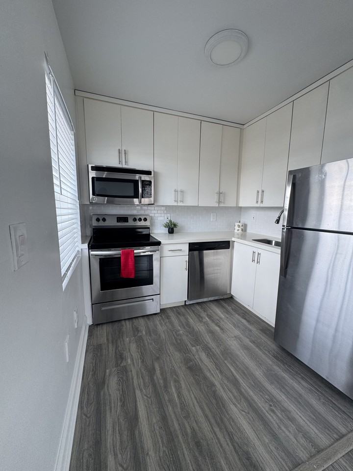 8401 BYRON AVE12 #12 - Photo 4 of 9