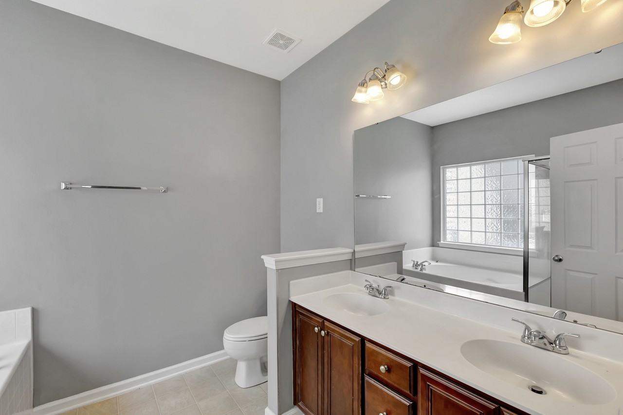 416 Green Park Ln - Photo 6 of 12