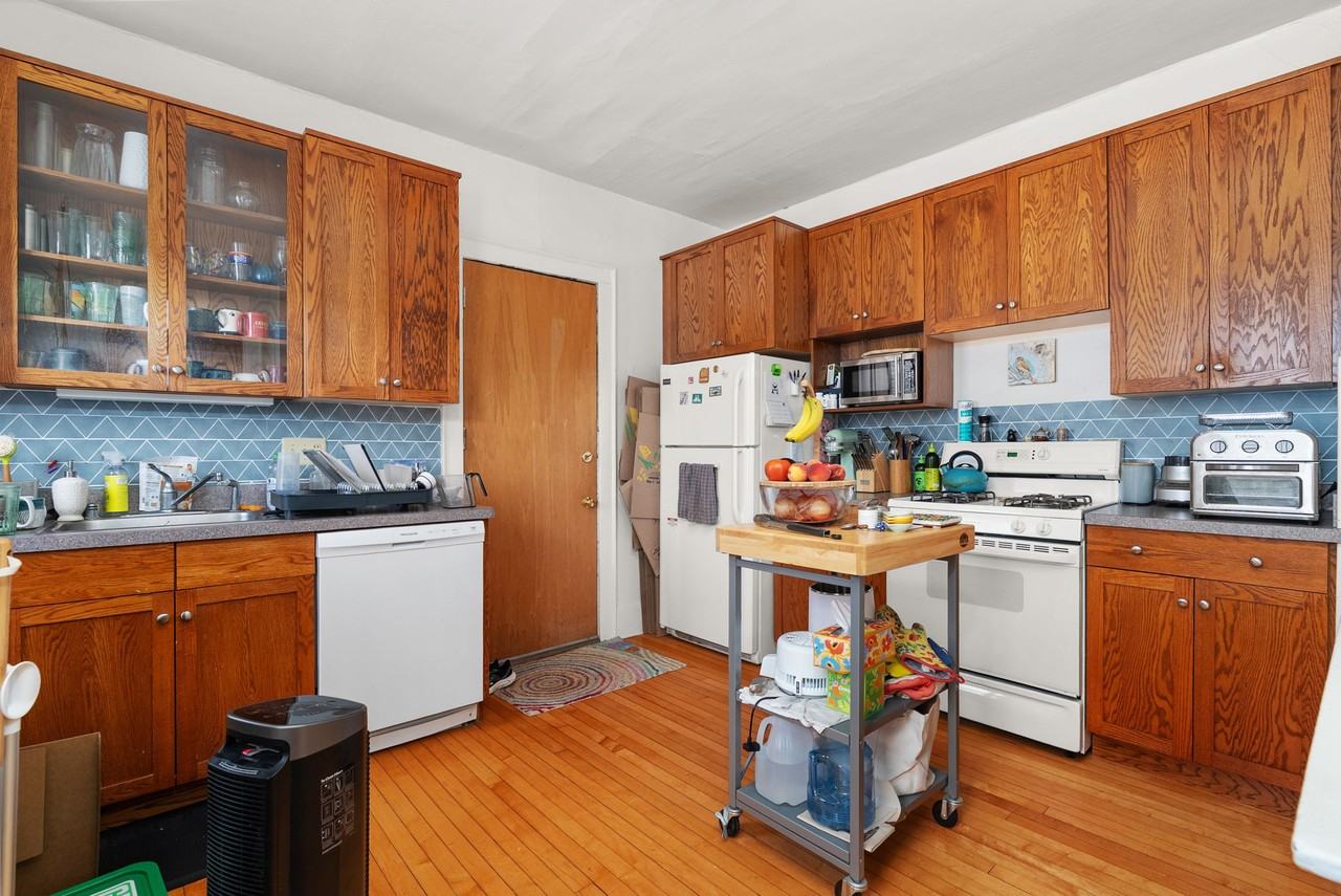 613 S Baldwin St #613 - Photo 5 of 15