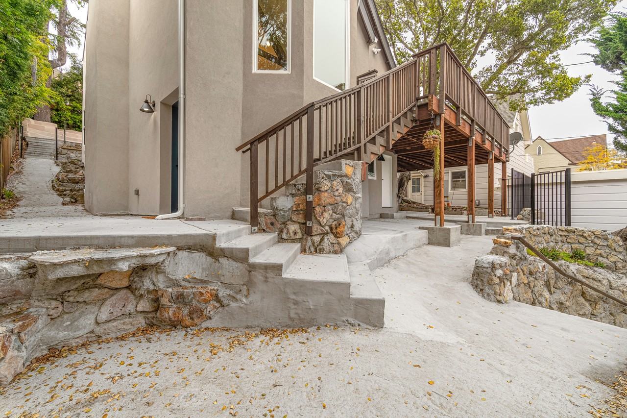 483 Boynton Ave #1 - Photo 3 of 10
