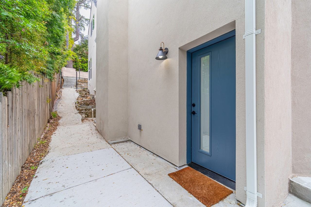 483 Boynton Ave #1 - Photo 5 of 10