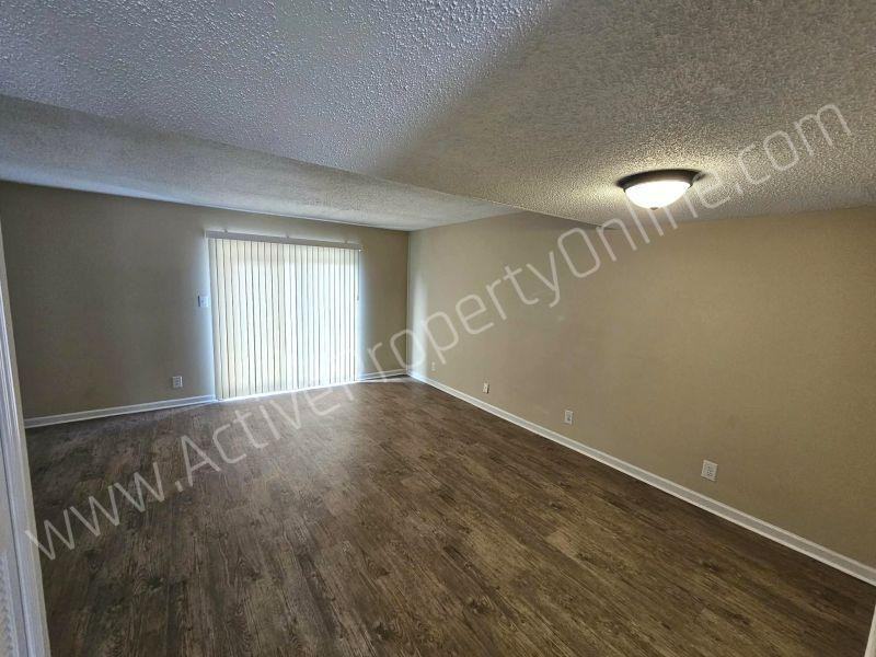 130 Calloway Dr Apt B - Photo 2 of 8