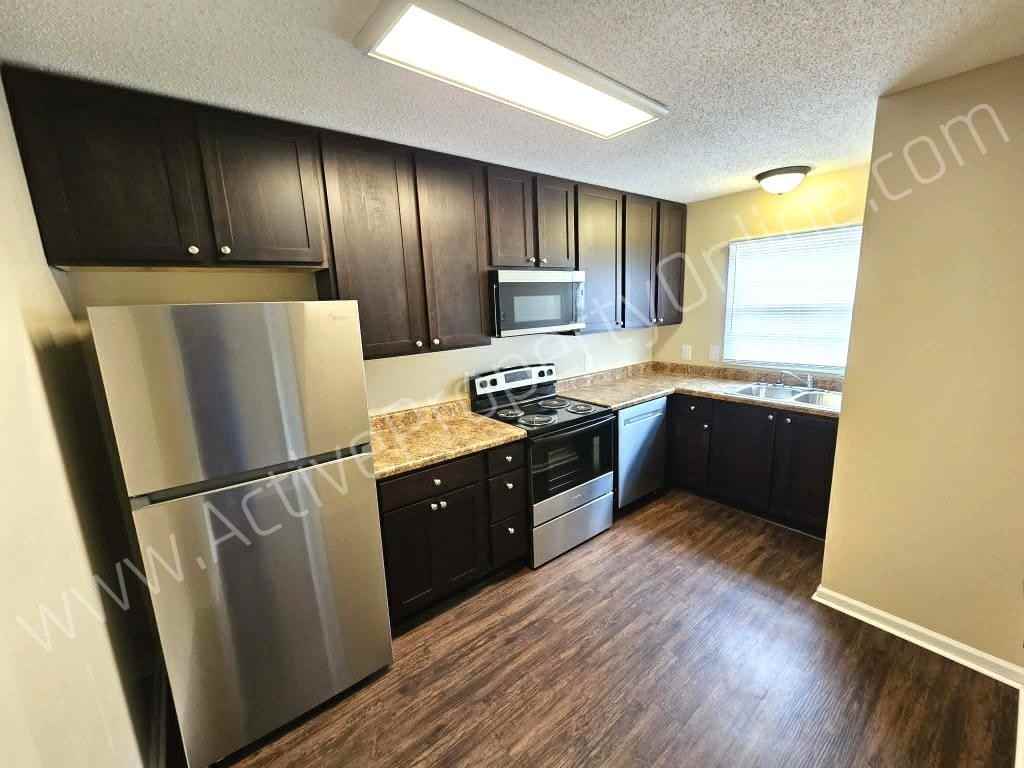130 Calloway Dr Apt B - Photo 3 of 8