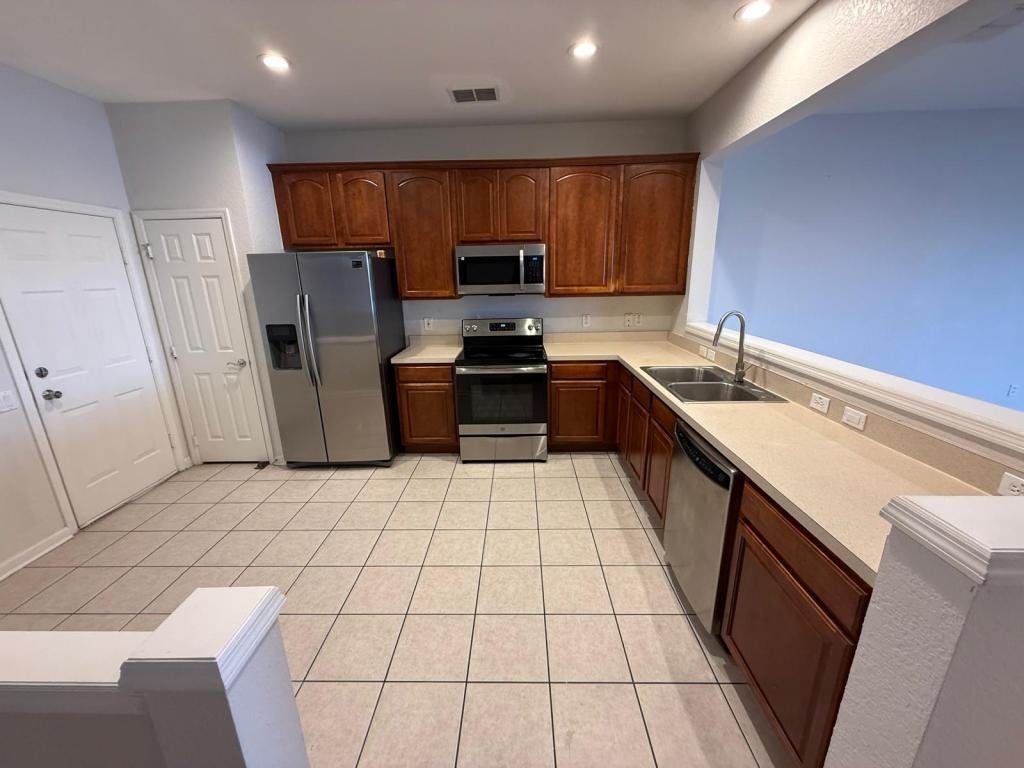 933 Enclair St - Photo 7 of 32