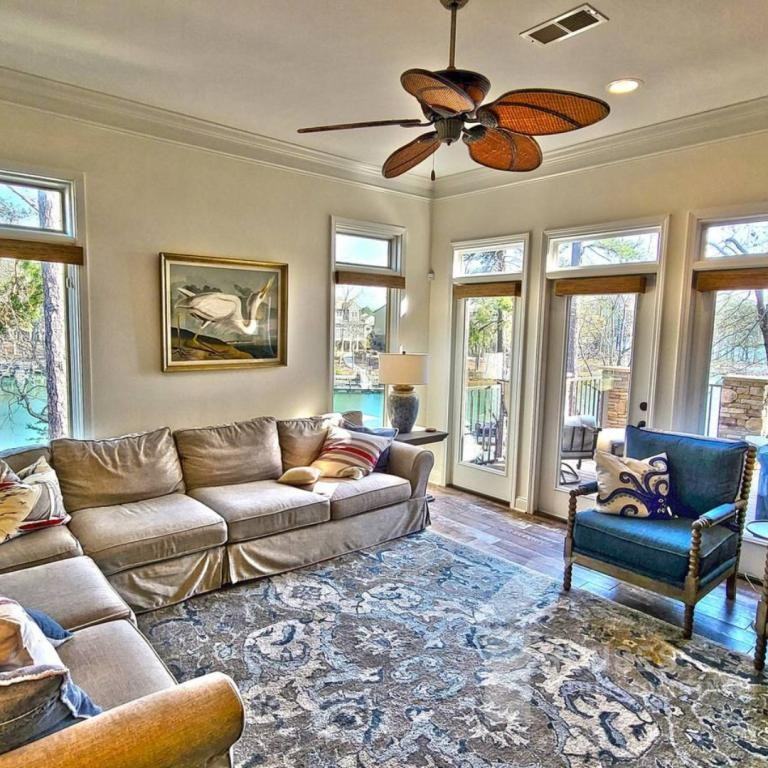 323 Blue Water Way - Photo 2 of 24