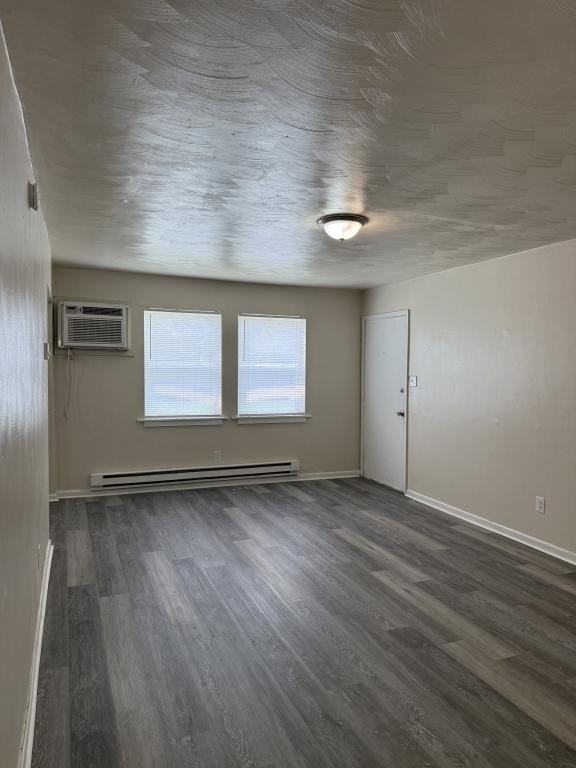 1200 Rugby St - Photo 4 of 6