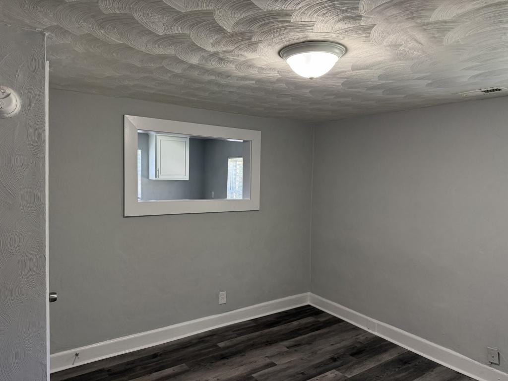1033 Mapole Ave - Photo 6 of 11