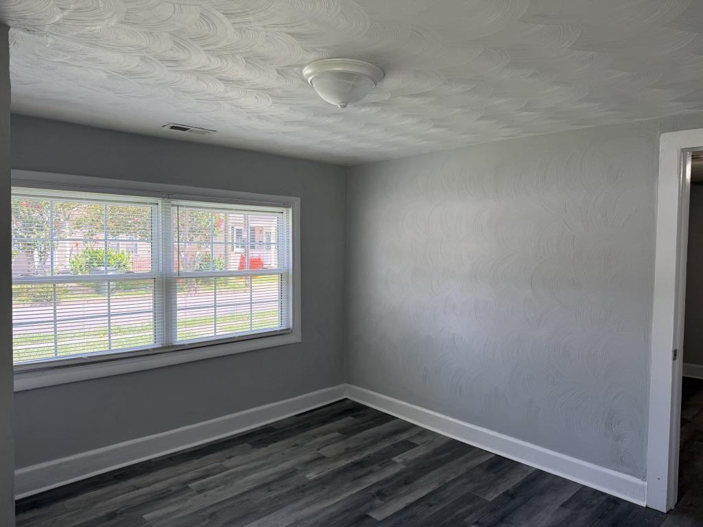 1033 Mapole Ave - Photo 7 of 11
