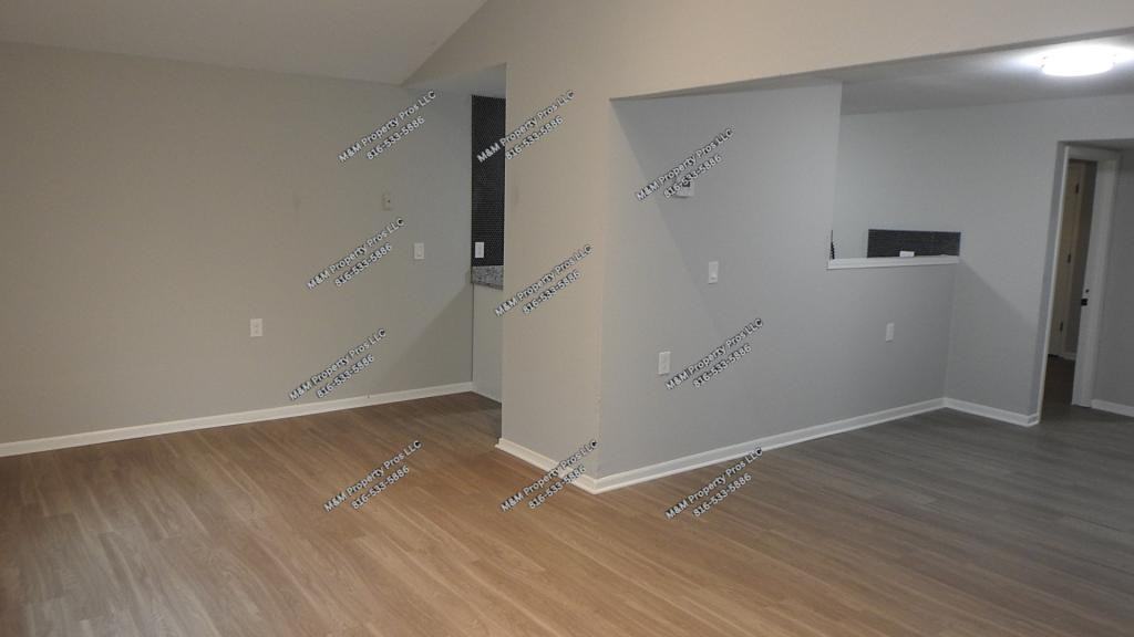 5928 Elmwood Ave - Photo 5 of 27