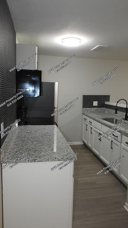5928 Elmwood Ave - Photo 7 of 27