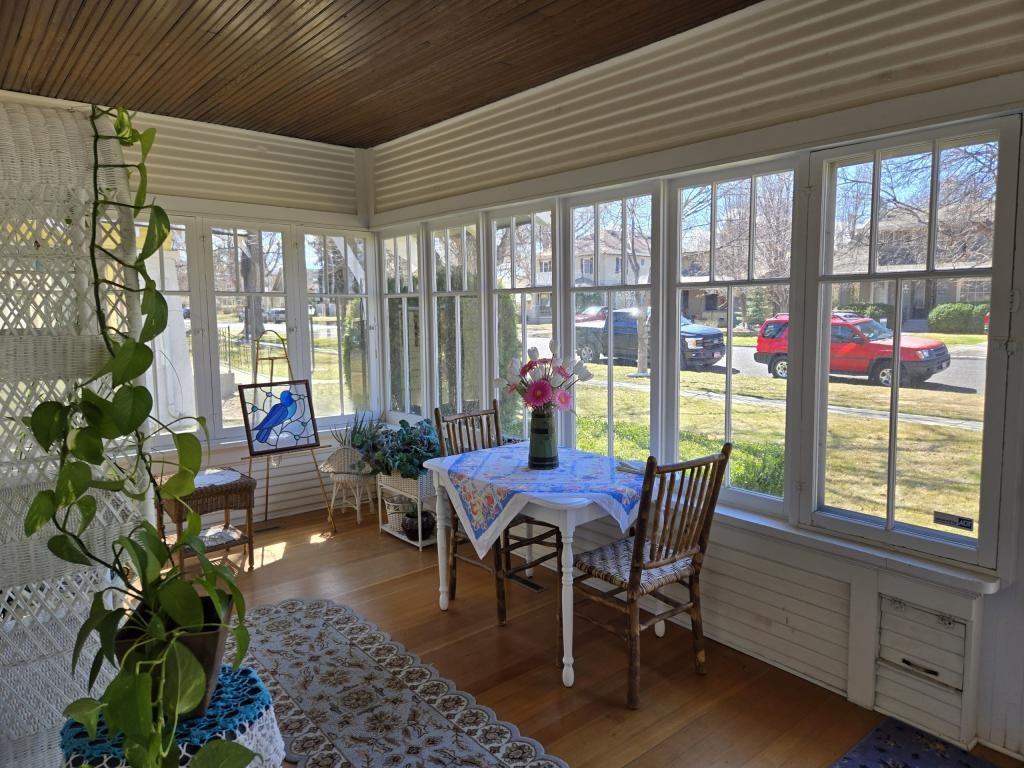 228 9th Ave N - Photo 5 of 43