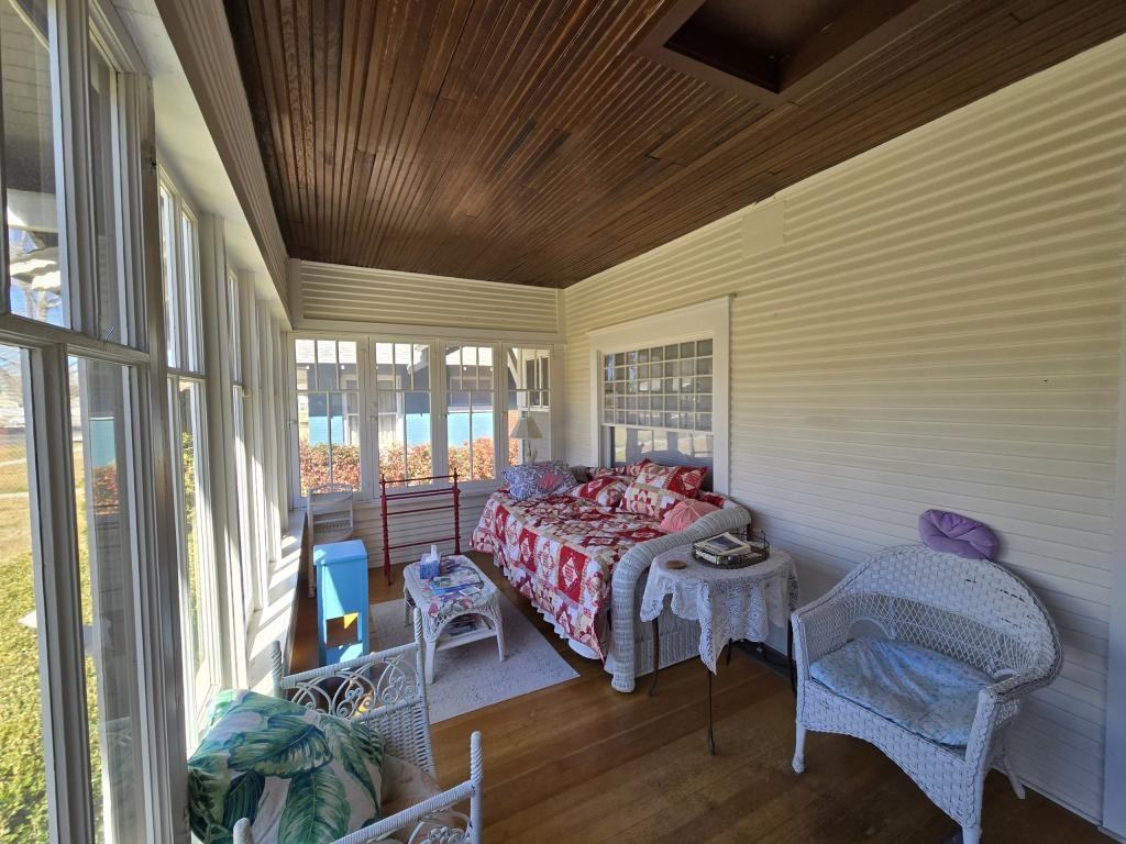 228 9th Ave N - Photo 6 of 43