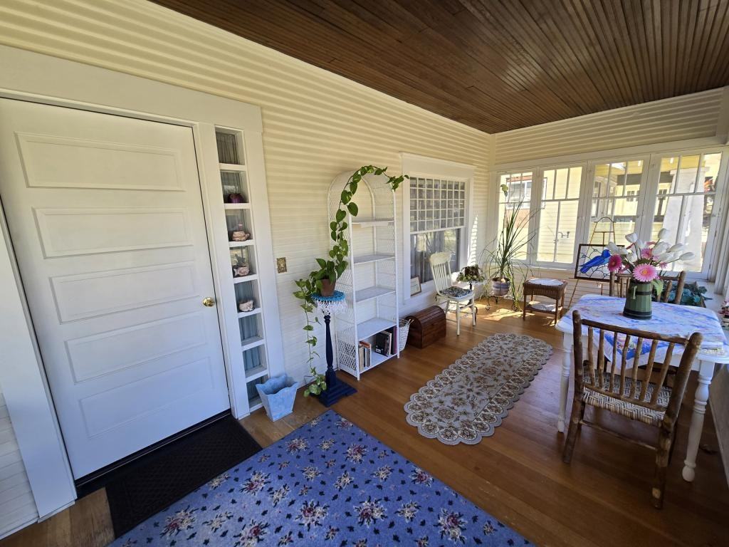 228 9th Ave N - Photo 7 of 43