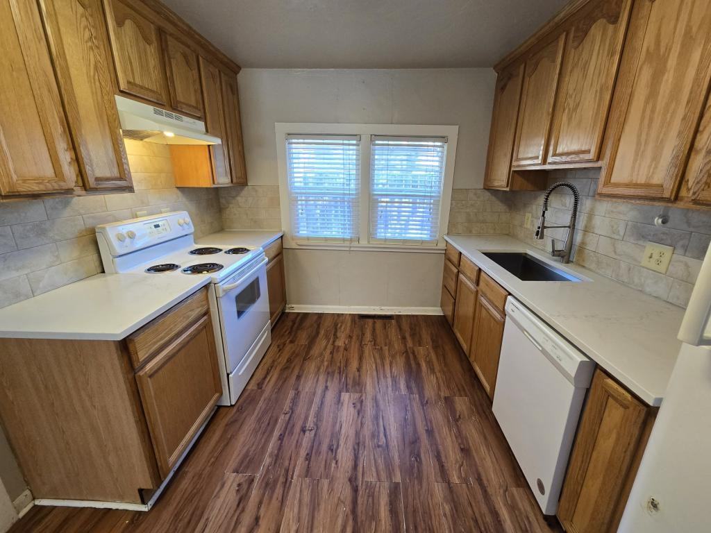 429 3rd Ave E - Photo 2 of 14