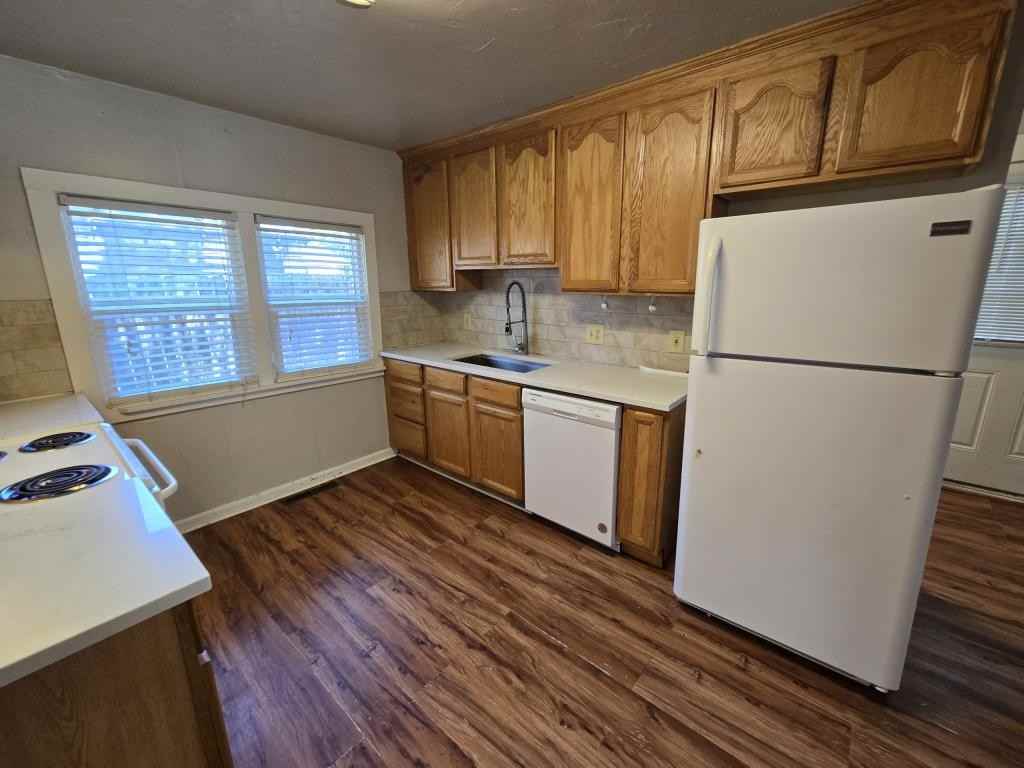 429 3rd Ave E - Photo 3 of 14